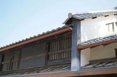 Traditional japanese architecture showcases a beautiful building.